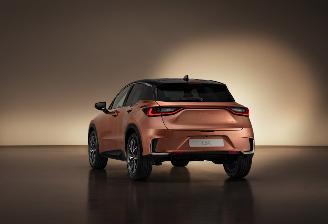 lexus-lbx-2023-2.jpg