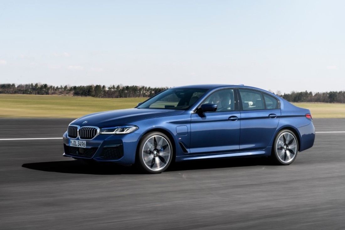 P90389018_highRes_the-new-bmw-530e-xdr (1).jpg