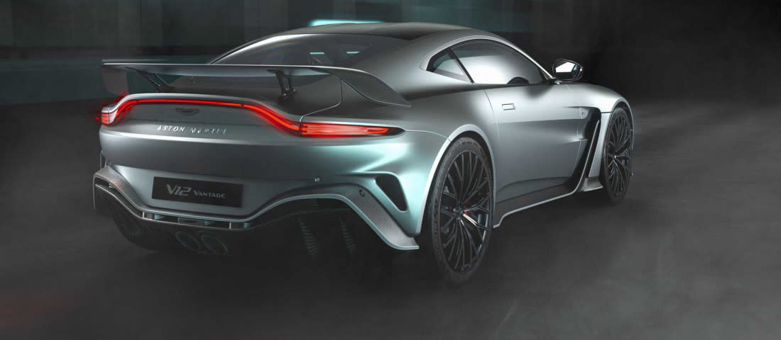 2022_Aston_Martin_V12_Vantage_8-1100