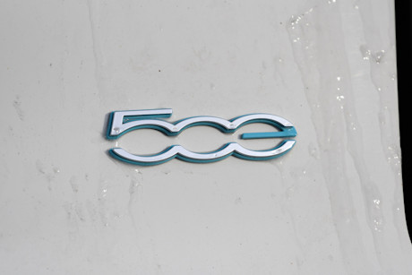 Fiat 500e 2025 : essai routier Body Image