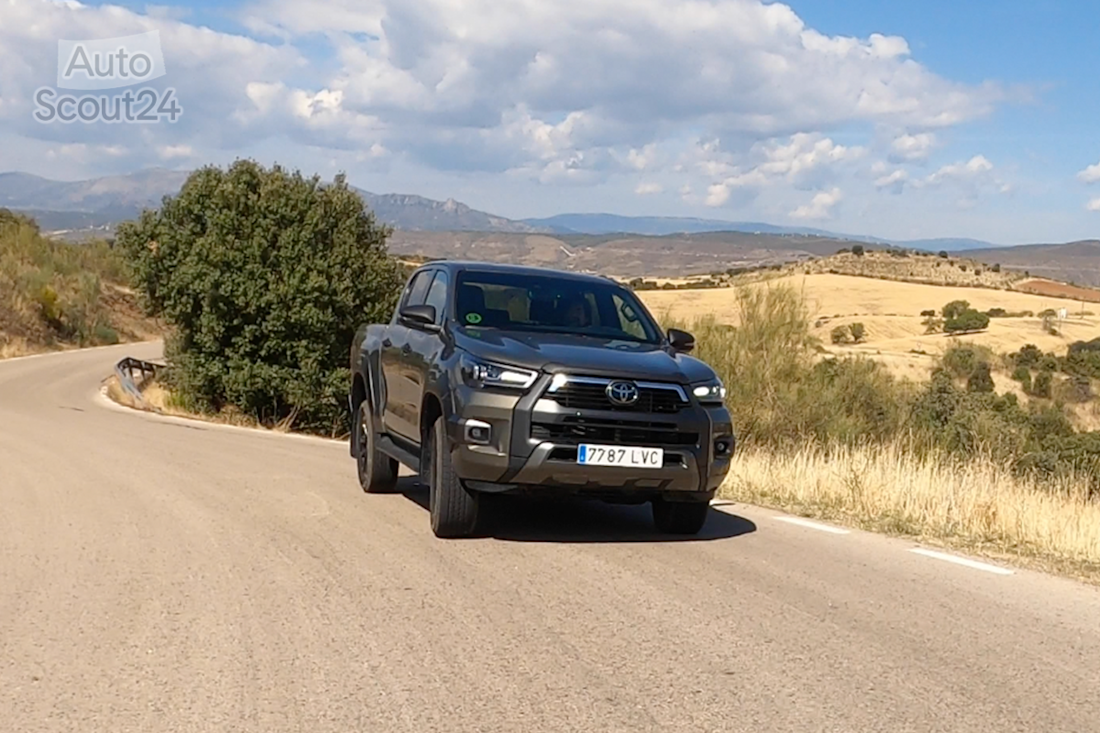 33 toyota hilux 2022