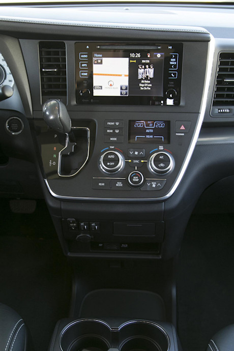 Editorial 2015 toyota sienna se v6 8 passenger fwd jw 13