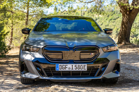 Editorial 2024 bmw i5 m60 xdrive fd 231001 01 kd