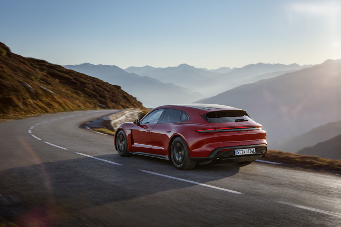 Nuova Porsche Taycan GTS con autonomia massima di 504 chilometri