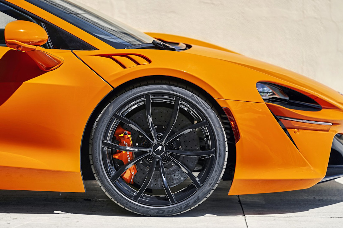 mclaren-artura-2022-6.jpg