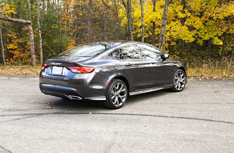 Editorial 2016 chrysler 200s awd jw 03