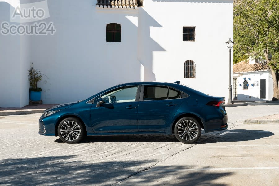 2023-COROLLA-Sedan-DPL_03(1).jpg
