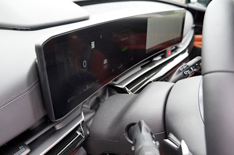 Duel de minifourgonnettes hybrides : la Kia Carnival se frotte à la Toyota Sienna Image