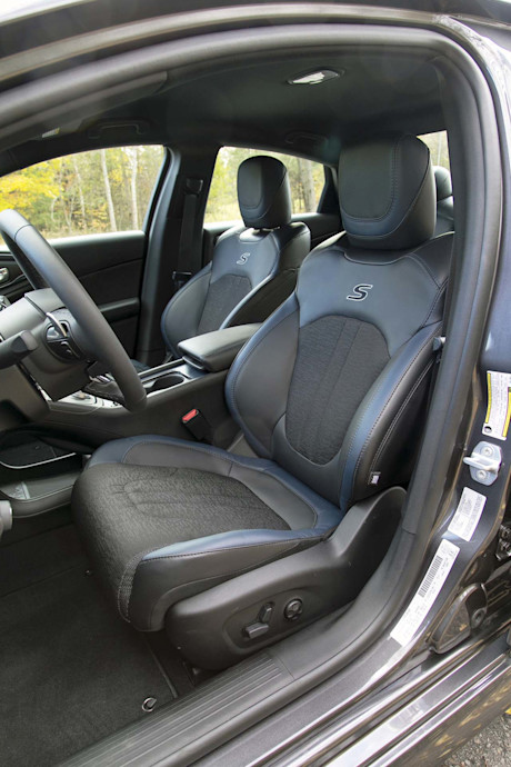 Editorial 2016 chrysler 200s awd jw 09