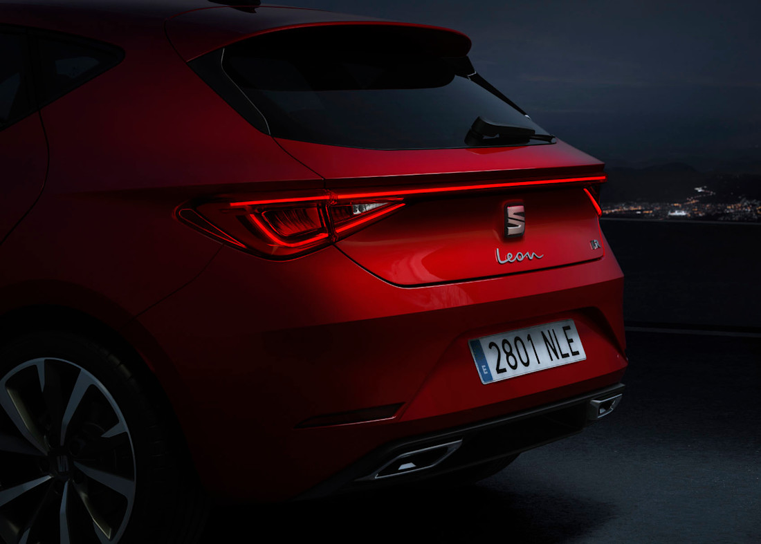 Leon-FR-Desire-Red-5D_15_HQ.jpg