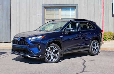 Editorial 2022 toyota rav4 prime xse awd 03 pb