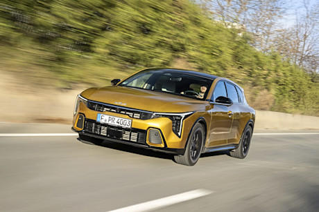 kia-k4-gtl-kickoff26-sparkling-gelb-metallic-011-7422e5