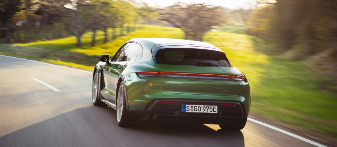 porsche-taycan-cross-turismo-back-1100