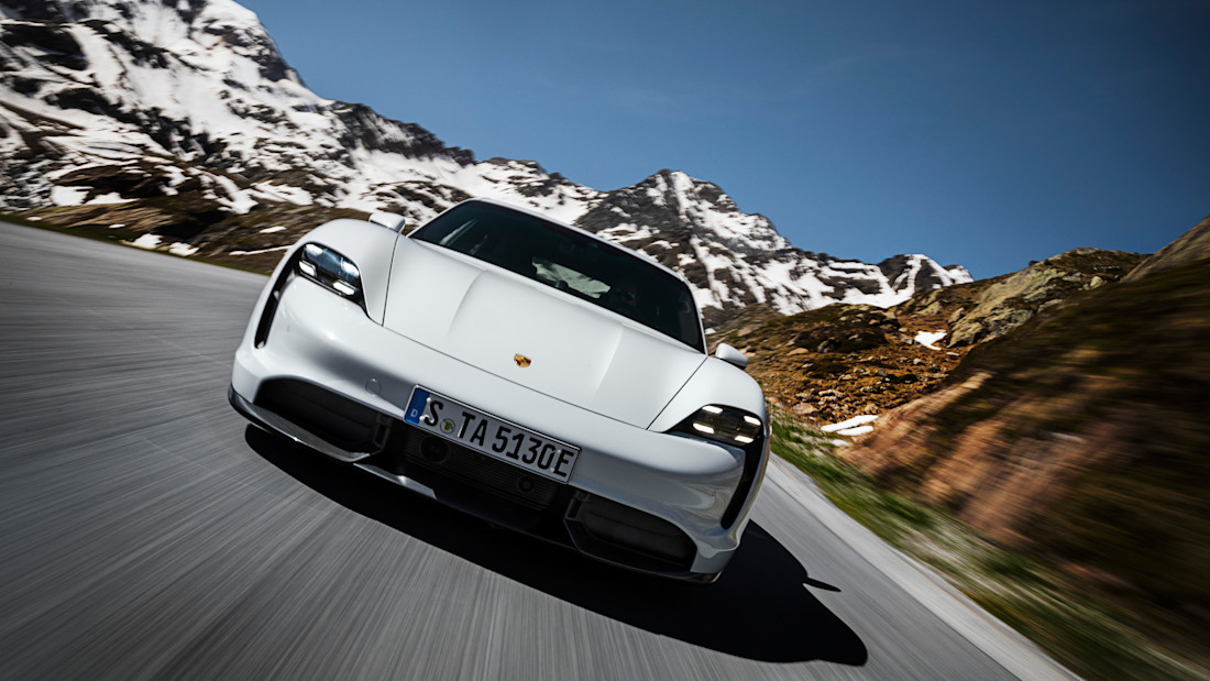Porsche Taycan Turbo S (12).jpg