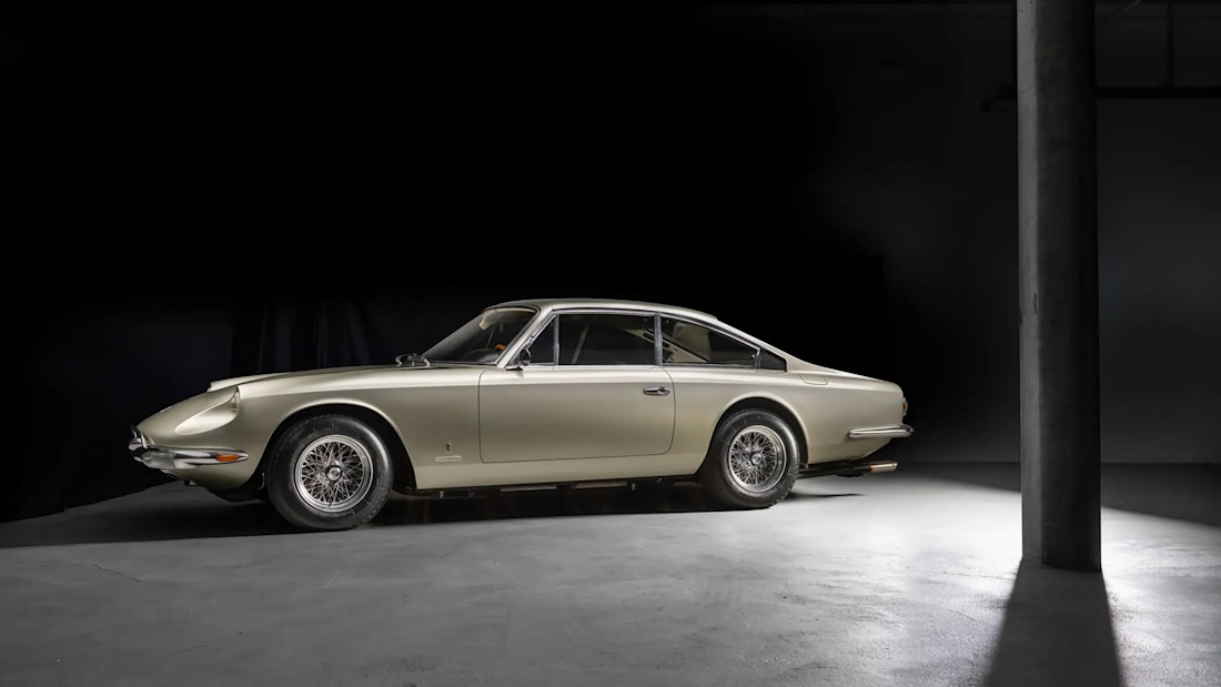 Ferrari 365 GT 2+2 by Pininfarina.jpg
