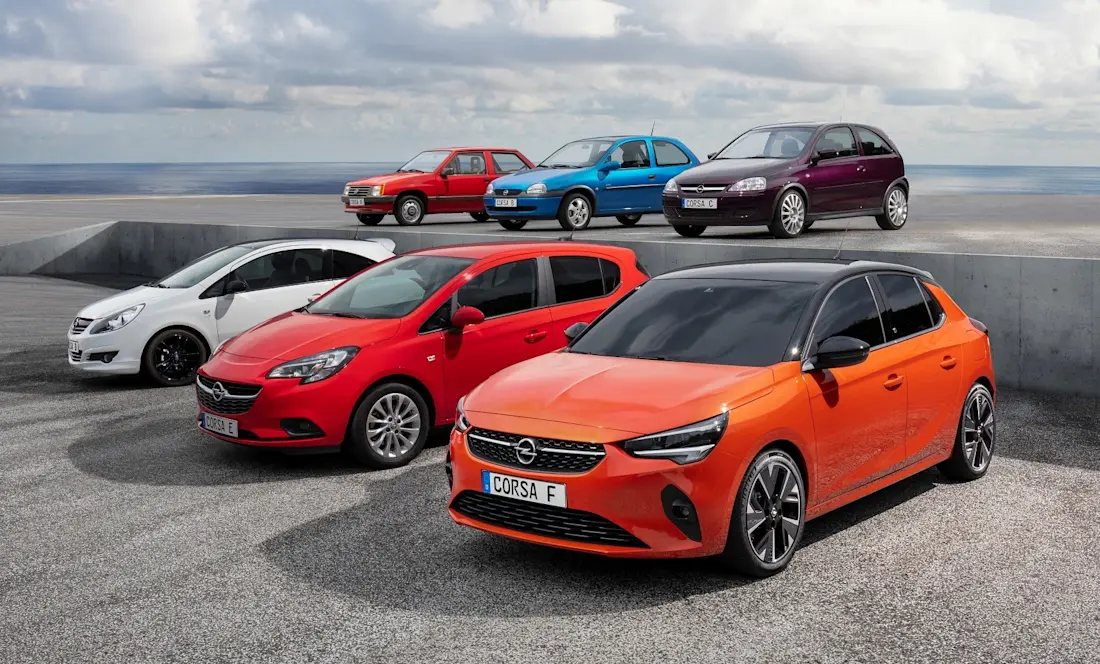 Opel Corsa F (rechts) und seine Vorgänger: Seit 2019 ist die sechste Generation des Kleinwagens erhältlich.  Opel Corsa F (rechts) und seine Vorgänger: Seit 2019 ist die sechste Generation des Kleinwagens erhältlich.