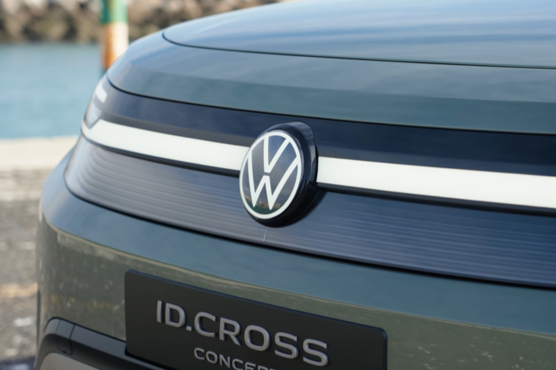 Logotipo delantero iluminado del Volkswagen ID.Cross Concept.jpg