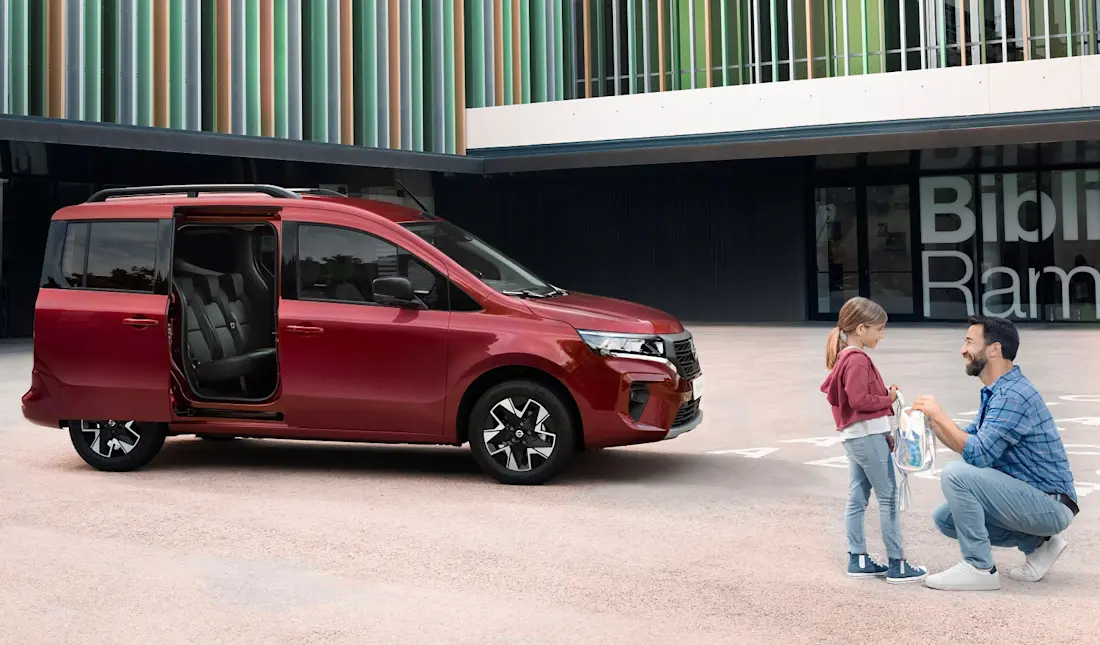  Nissan Townstar: station wagon a tetto alto giapponese a tetto alto con accesso facilitato grazie alle porte scorrevoli e spazio per sette persone.