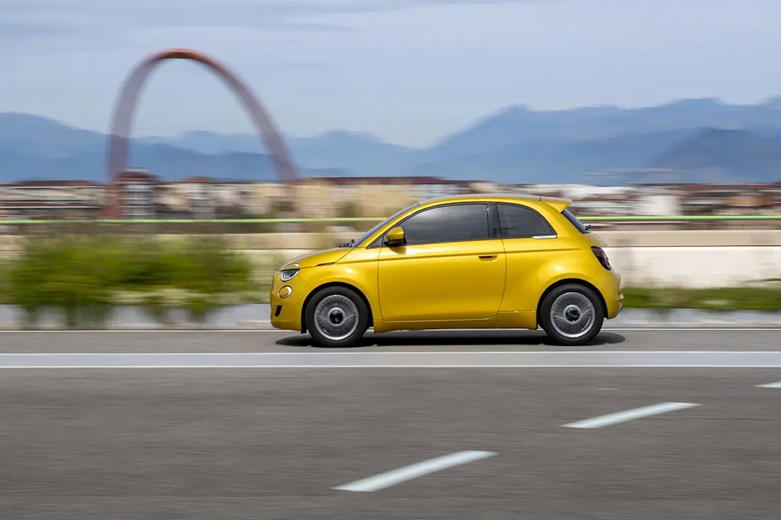 BEBE20251113 Fiat 500 01