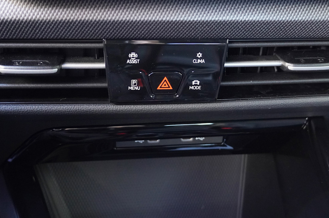 Volkswagen Golf GTI 2026 (30).jpg
