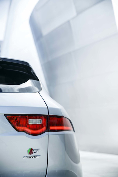 Editorial 01bc jaguar f pace taillight