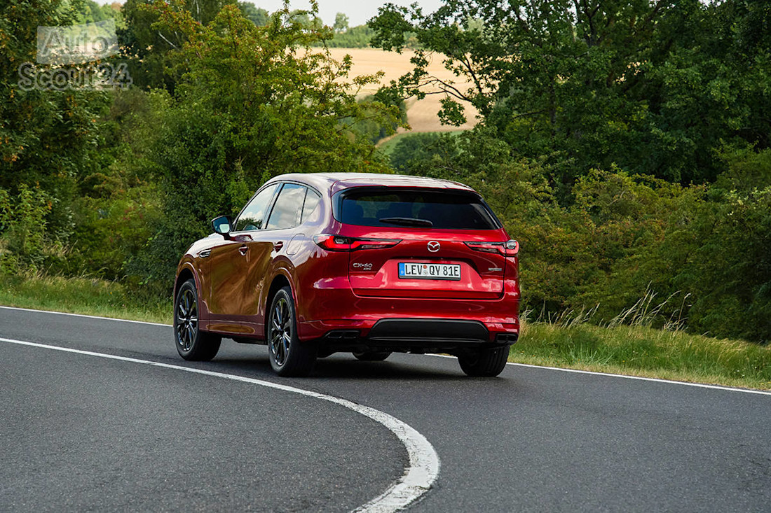 MazdaCX-60_Homura_Germany_act_-(12).jpg