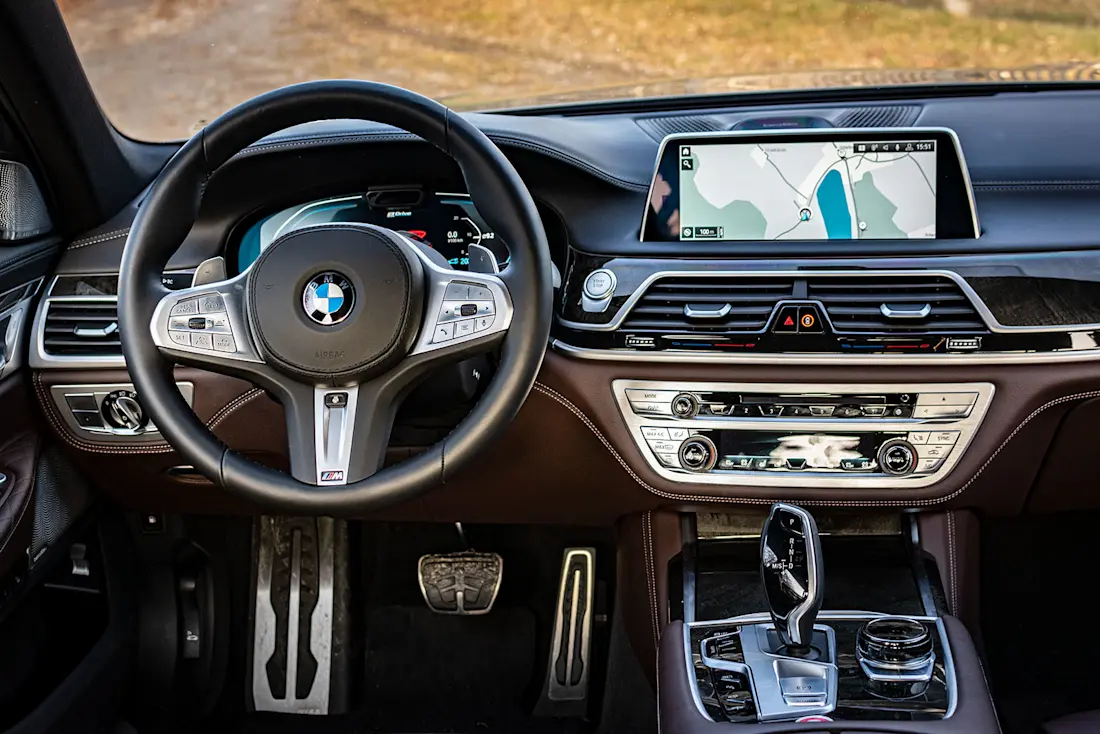 BMW-745e-iDrive