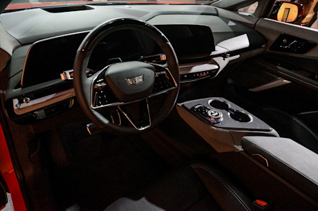 Editorial 2025 cadillac optiq preview jv 241003 8