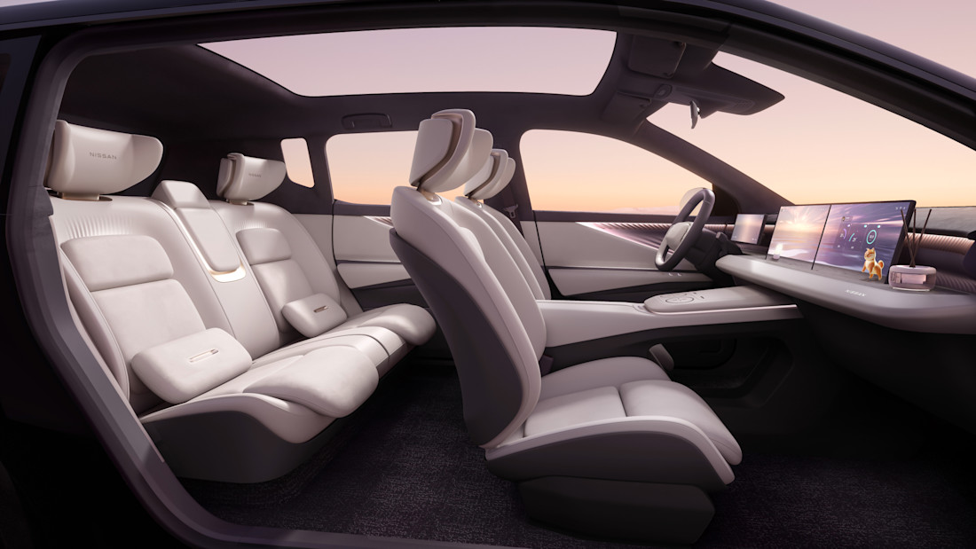 met-deze-twee-strakke-sedans-gaat-nissan-de-suv-gekte-te-lijf-2024-08.jpg