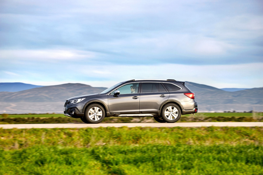 Subaru Outback Silver Edition (6).jpg