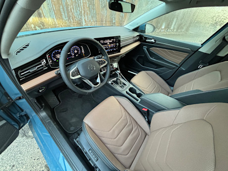 Volkswagen Jetta Highline 2025 : essai routier Body Image