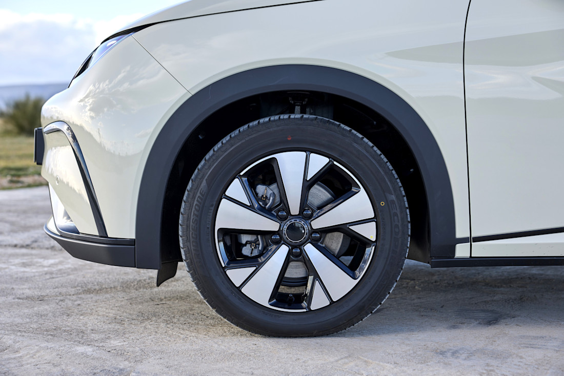 byd-dolphin-924-83b899