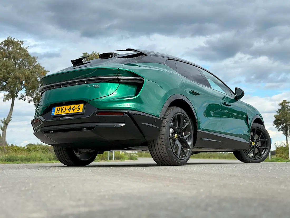 05 Lotus-Eletre-600 05 Lotus-Eletre-600