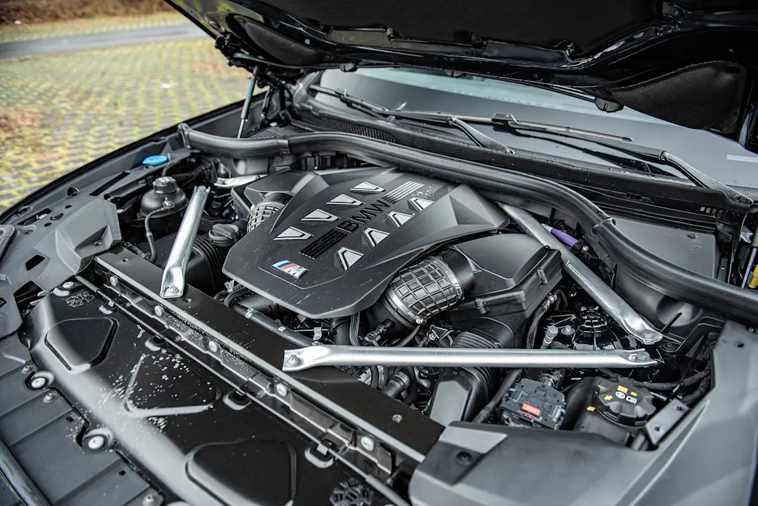 bmw-x5-m60i-xdrive-2025-motor