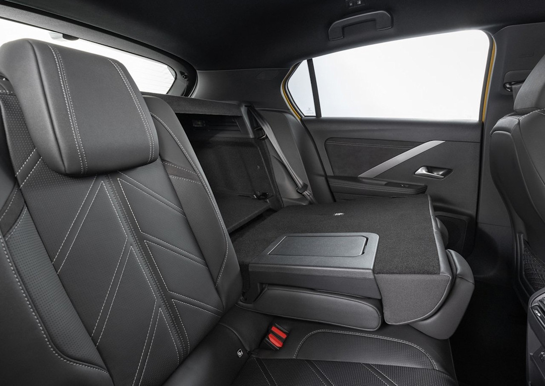 Opel-Astra-2022 interior