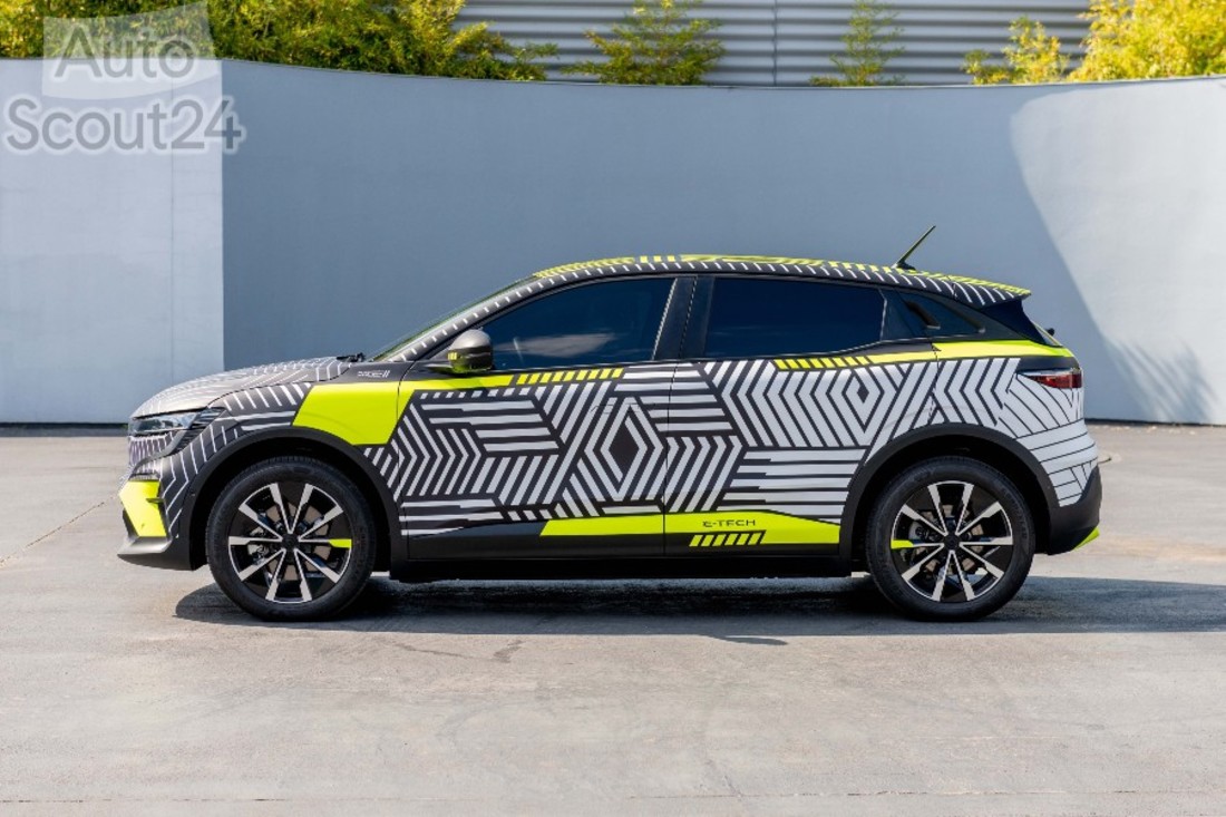 2021__New_Renault_MEGANE_ETECH_Electric_preproduction_4 (1).jpg
