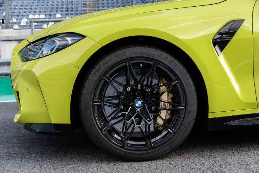 P90399259_highRes_the-new-bmw-m4-compe (1).jpg