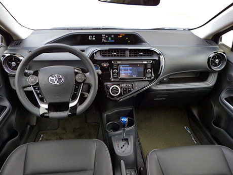 Editorial 2018 toyota prius c technology 11 jb