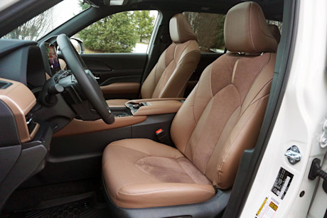 Editorial 2024 toyota grand highlander platinum hybrid max td 240131 14 di