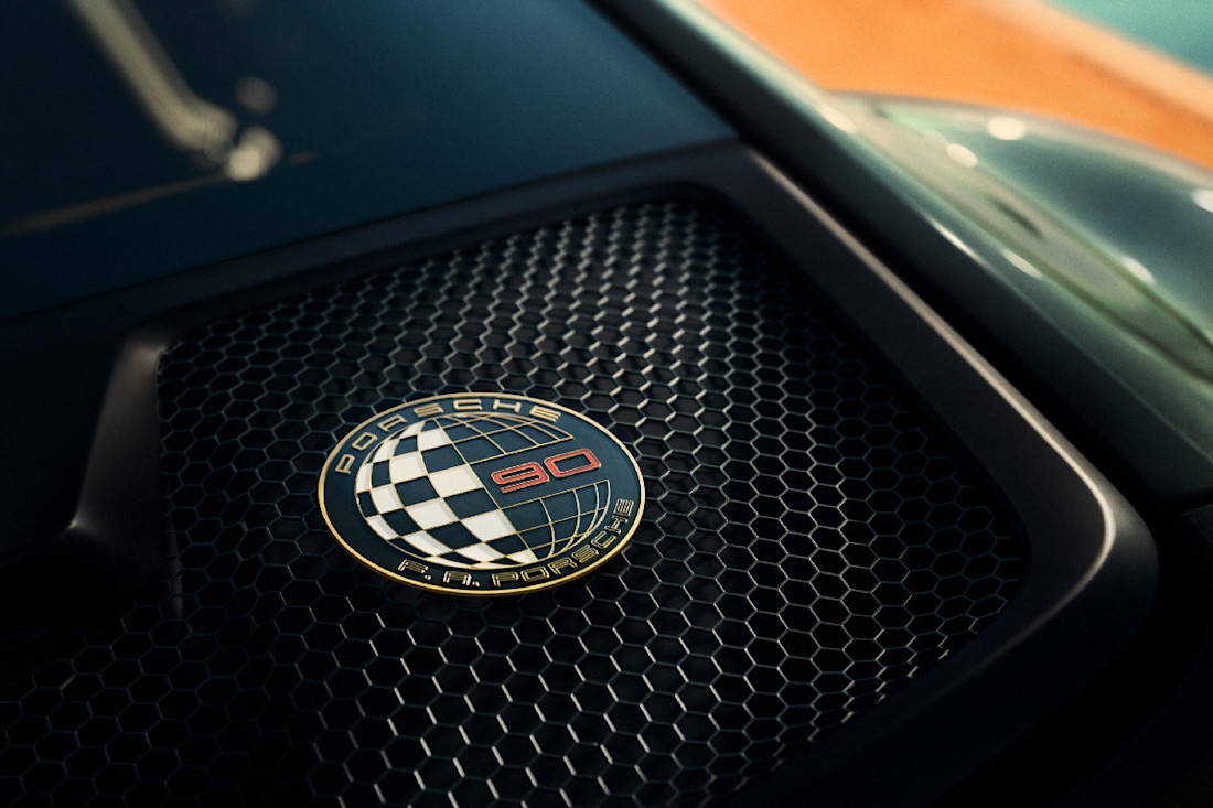 911-GT3-90-F-A-porsche-2025 (16).jpg