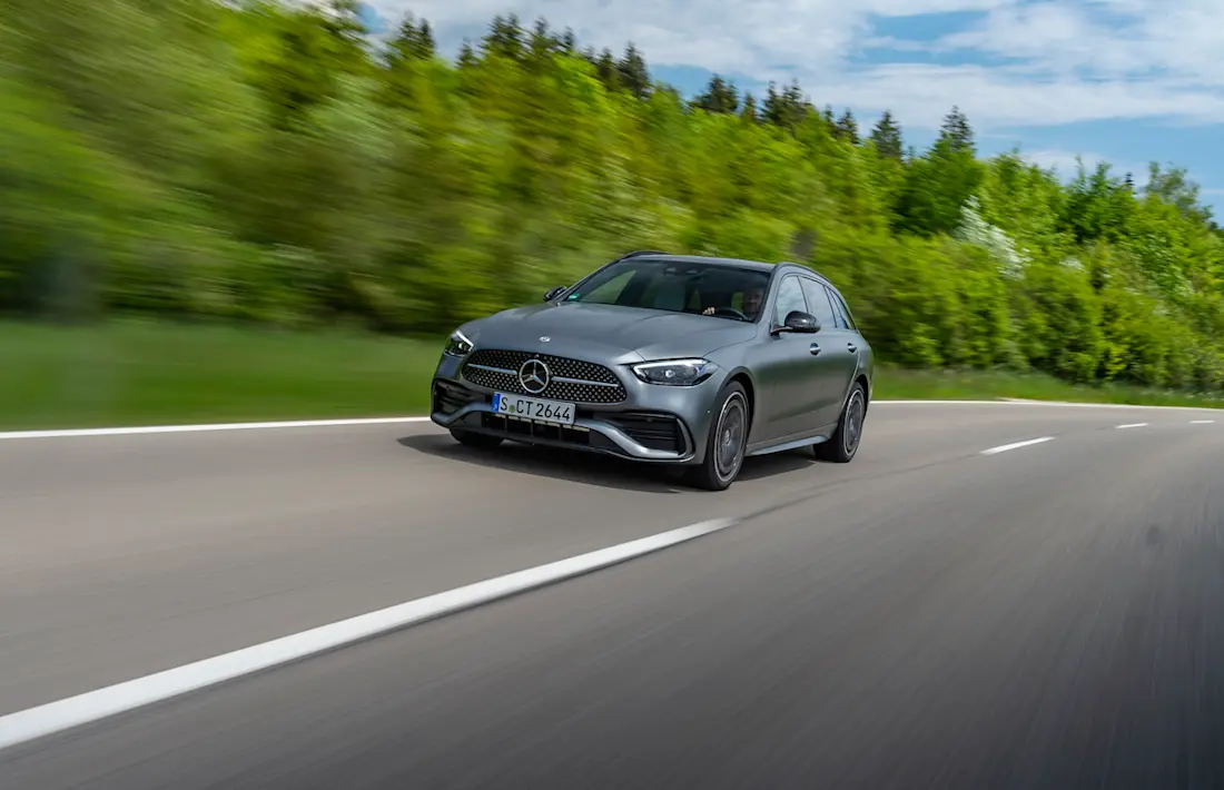 Mercedes C 200 d (2022) rijdend, vooraanzicht Mercedes C 200 d (2022) rijdend, vooraanzicht