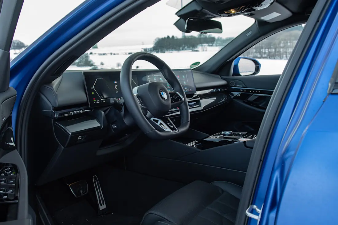 bmw-540d-xdrive-touring-2026-cockpit