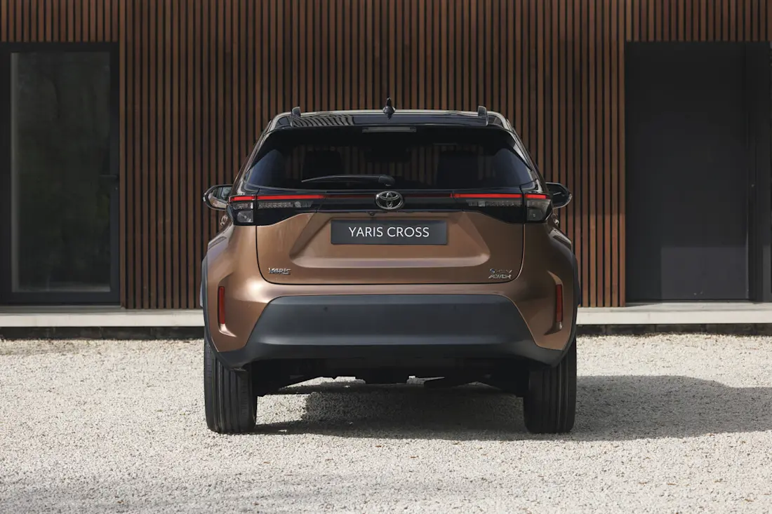 94352-yaris-crosshigh-gradeprecious-bronzestatic-11-web-lr