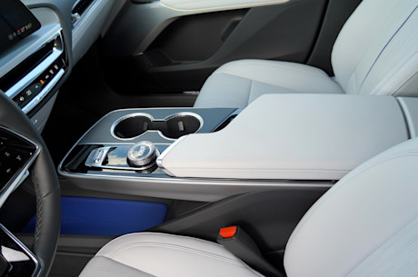 Cadillac Lyriq 2025 : essai routier Body Image
