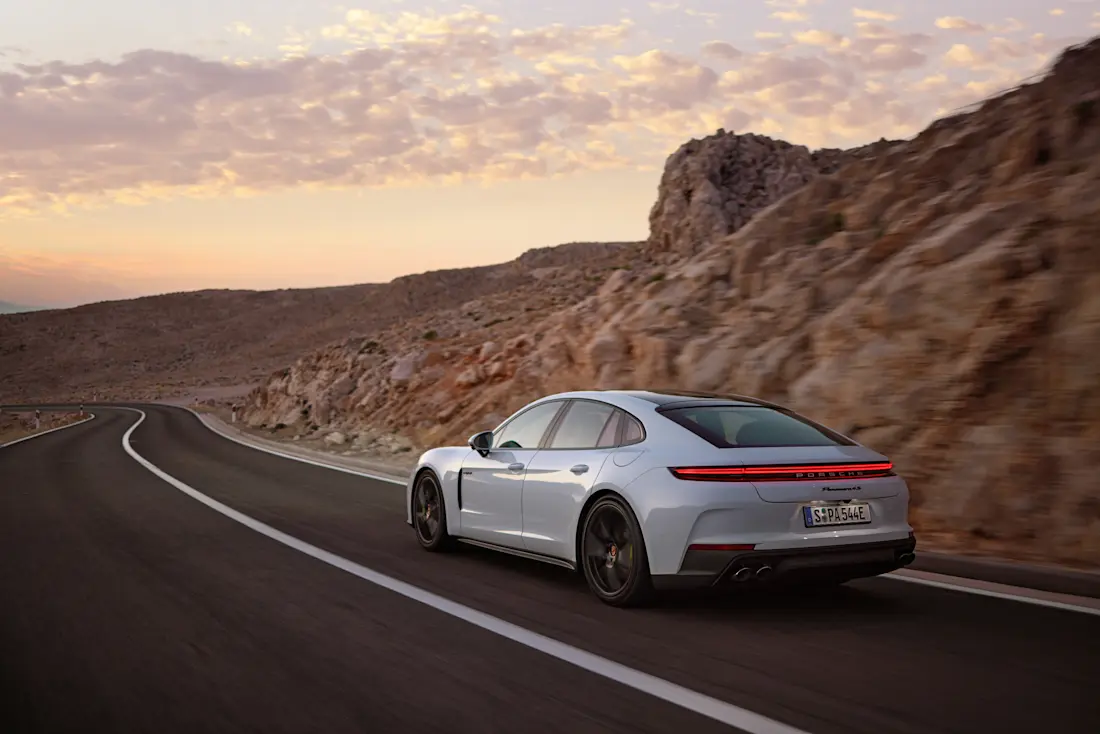 porsche-panamera-phev-nu-ook-voor-mensen-die-het-iets-minder-breed-hebben-2024-02