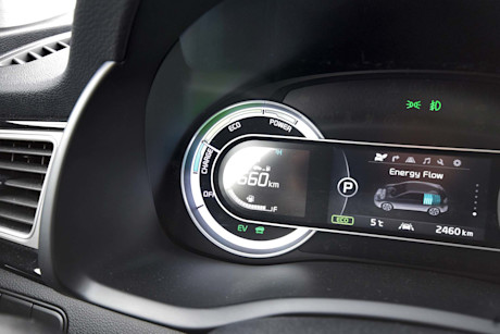 Editorial 2017 kia niro sx touring 12 jp