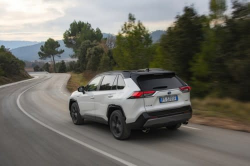 500_2019-toyota-rav4-dyn-28-536765.jpg