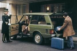 Range Rover przed hotelem