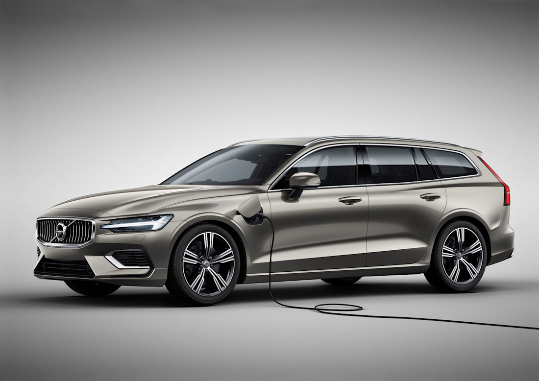 223553_New_Volvo_V60_exterior.jpg