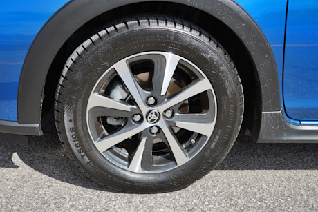 Editorial 2019 toyota prius c technology 14 jm